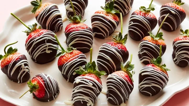 Strawberry zwo shelwaho chocolate